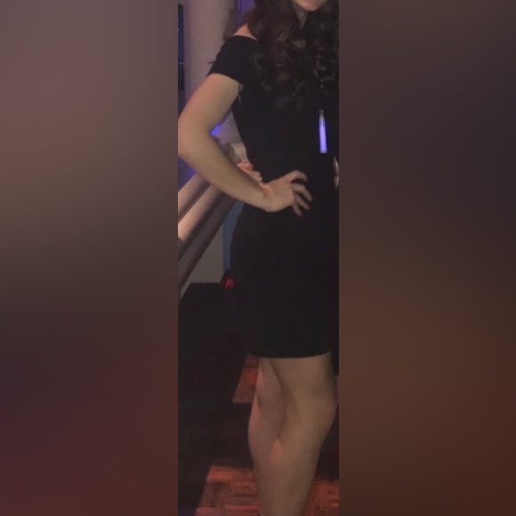 Little black dress with unique neckline - Picture 4 of 4